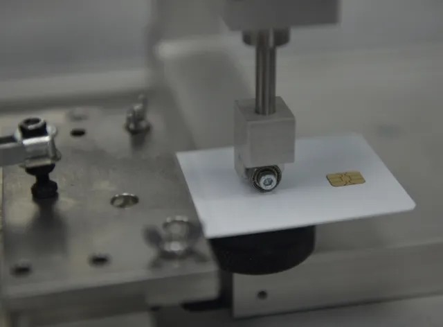 Производство пластиковых карт с чипом. Фото: РИА Новости