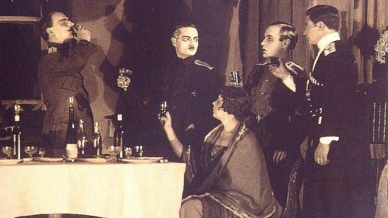 Срывание всех и всяческих кремовых занавесок