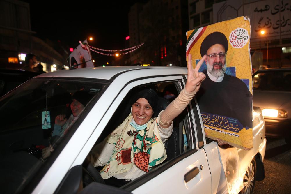 Сторонники Эбрахима Раиси празднуют победу кандидата на выборах, 19 июня 2021 года, Тегеран. Фото: Meghdad Madadi ATPImages / Getty Images