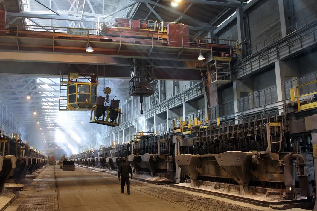 В цехах Красноярского алюминиевого завода. Фото: РИА Новости