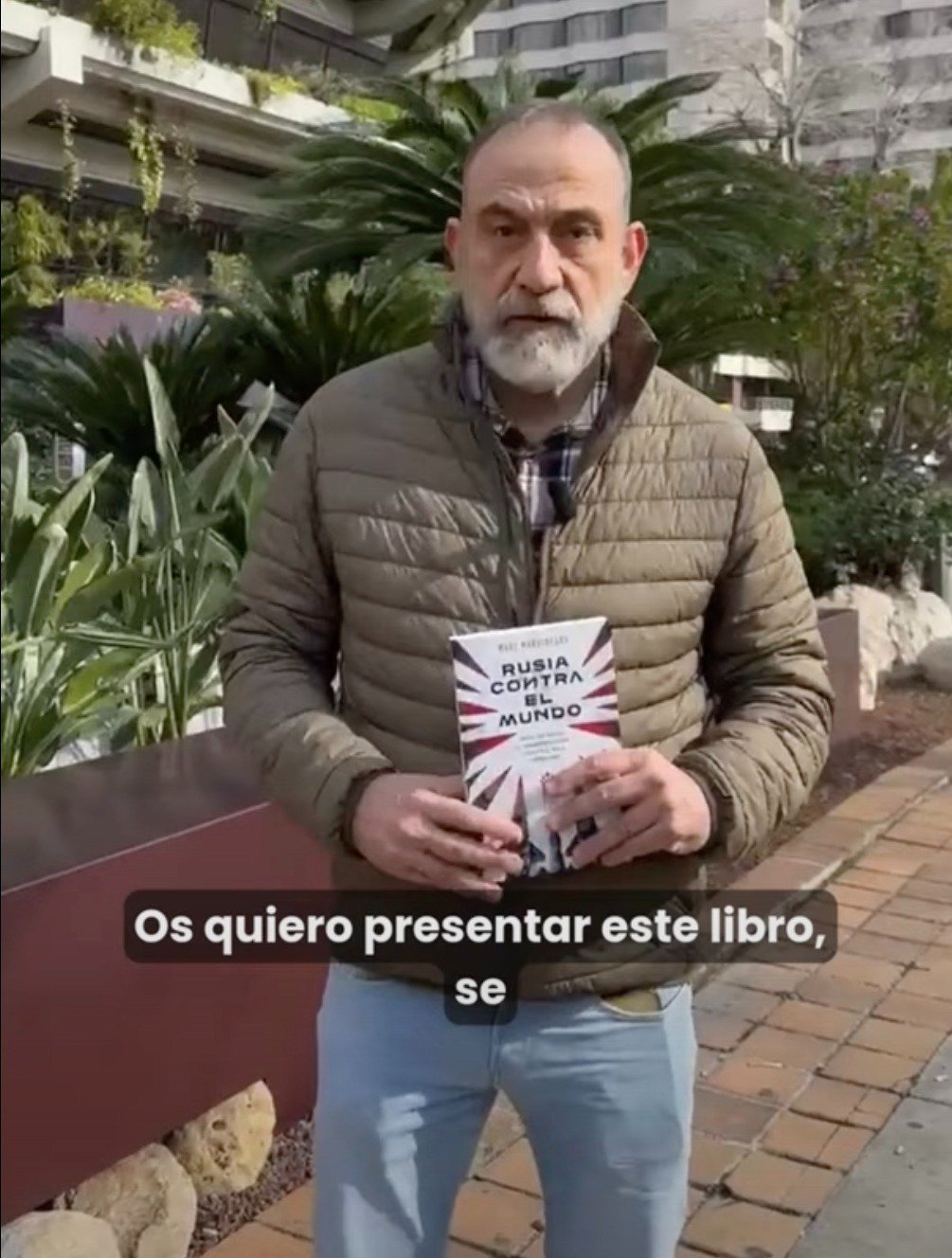 Марк представляет свою книгу. Скриншот YouTube