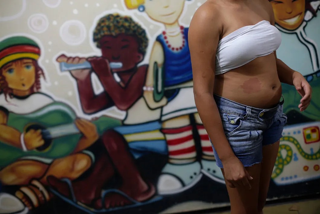 13-летняя Ванесса в шелтере для пострадавших от коммерческой сексуальной эксплуатации. Форталеза, Бразилия, 2013 год. Фото: Ricardo Moraes / Reuters