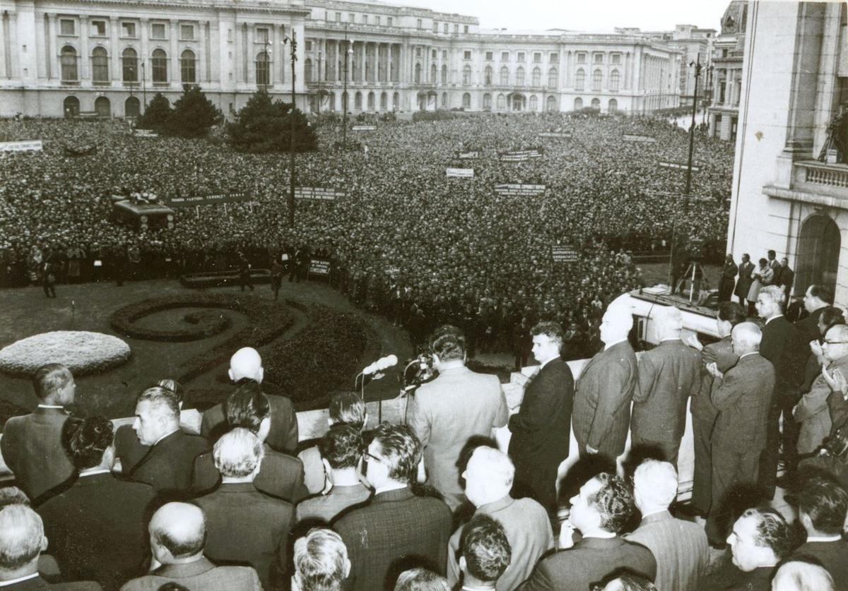 Чаушеску на митинге против ввода советских войск в Чехословакию. 1968 год