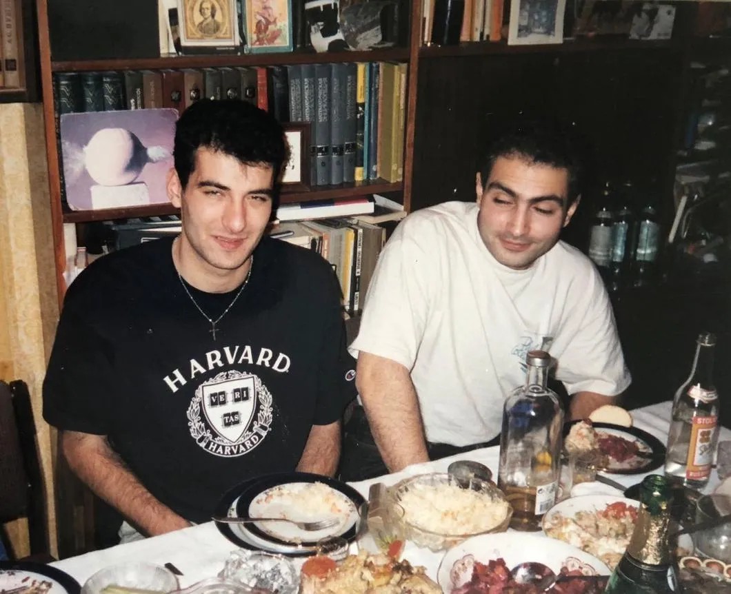 Василий Алексанян (слева) после приезда из Гарварда и Рудольф Мхитарян (справа). Фото из личного архива Рудольфа Мхитаряна