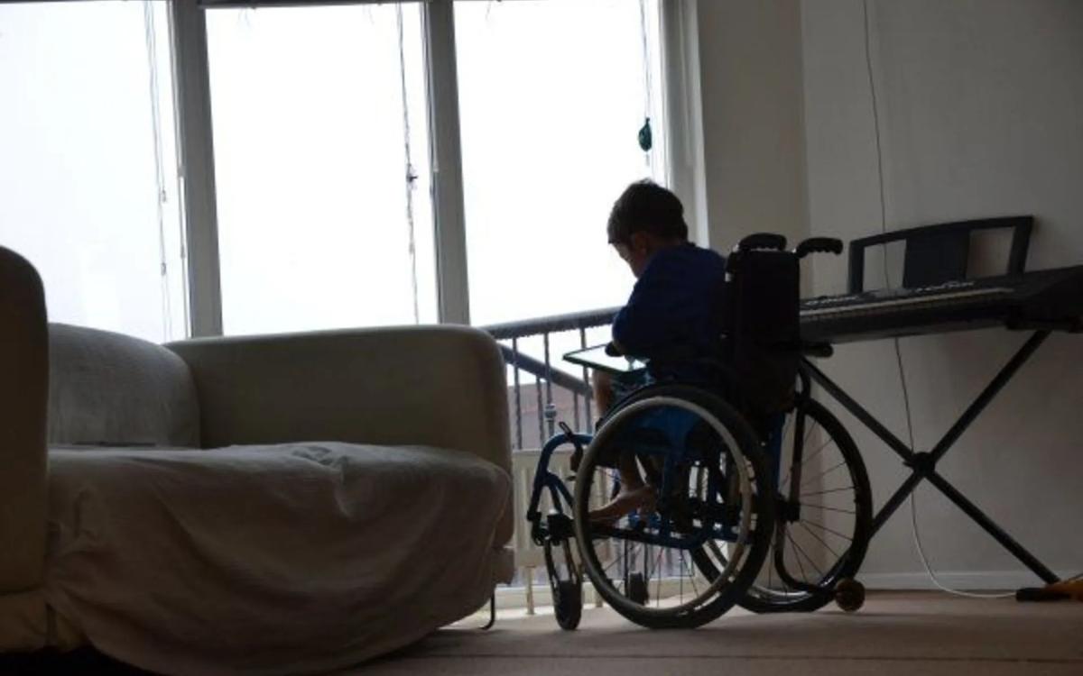 Получение жилья ребенку инвалиду. Одиночество инвалидов. Одинокий инвалид. Кресло для инвалидов. Грустный инвалид.