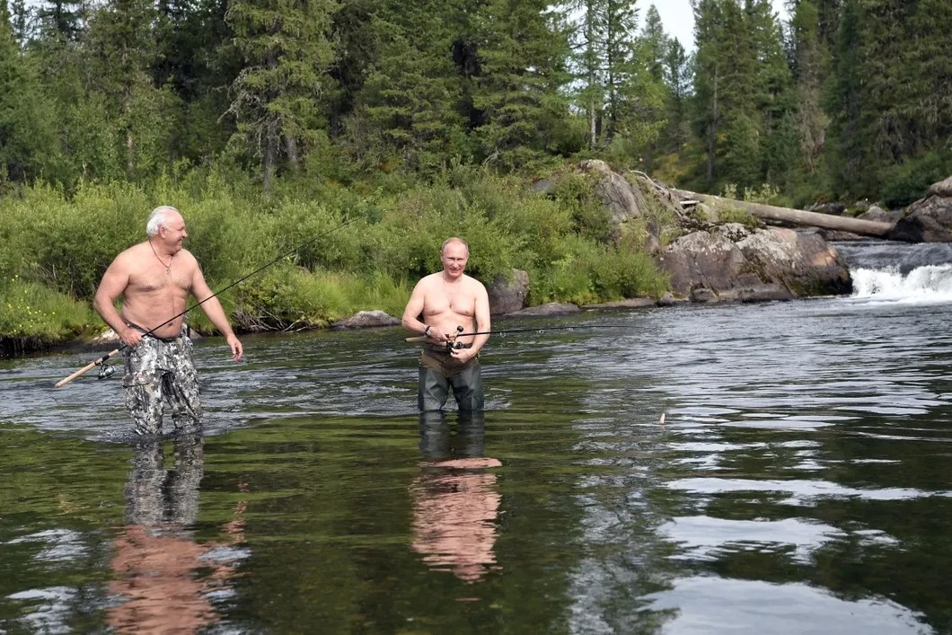 Виктор Зимин и Владимир Путин на рыбалке во время президентского отпуска. Фото: пресс-служба Кремля / РИА Новости