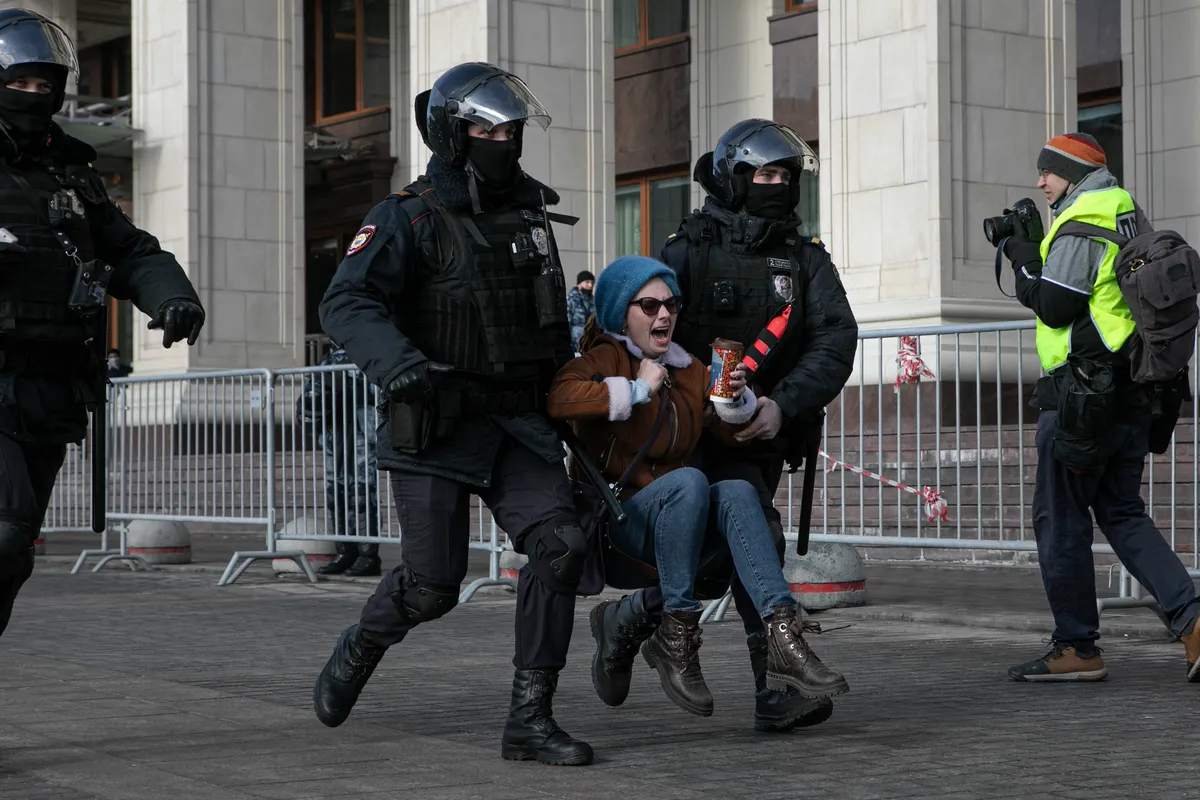 Самые свежие новости спецоперации украины сегодня. Москва против Питера. Фото спецопераций. Люди против спецоперации.