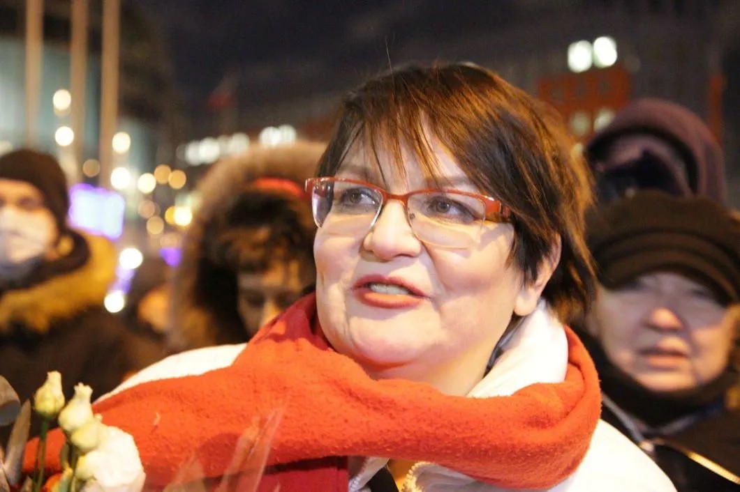 Юлия Галямина возле здания Тверского суда после оглашения приговора. Фото: Светлана Виданова / «Новая газета»