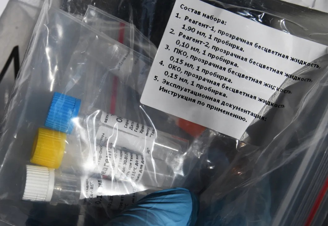 Набор российских реагентов на выявление коронавируса COVID-19. Фото: РИА Новости