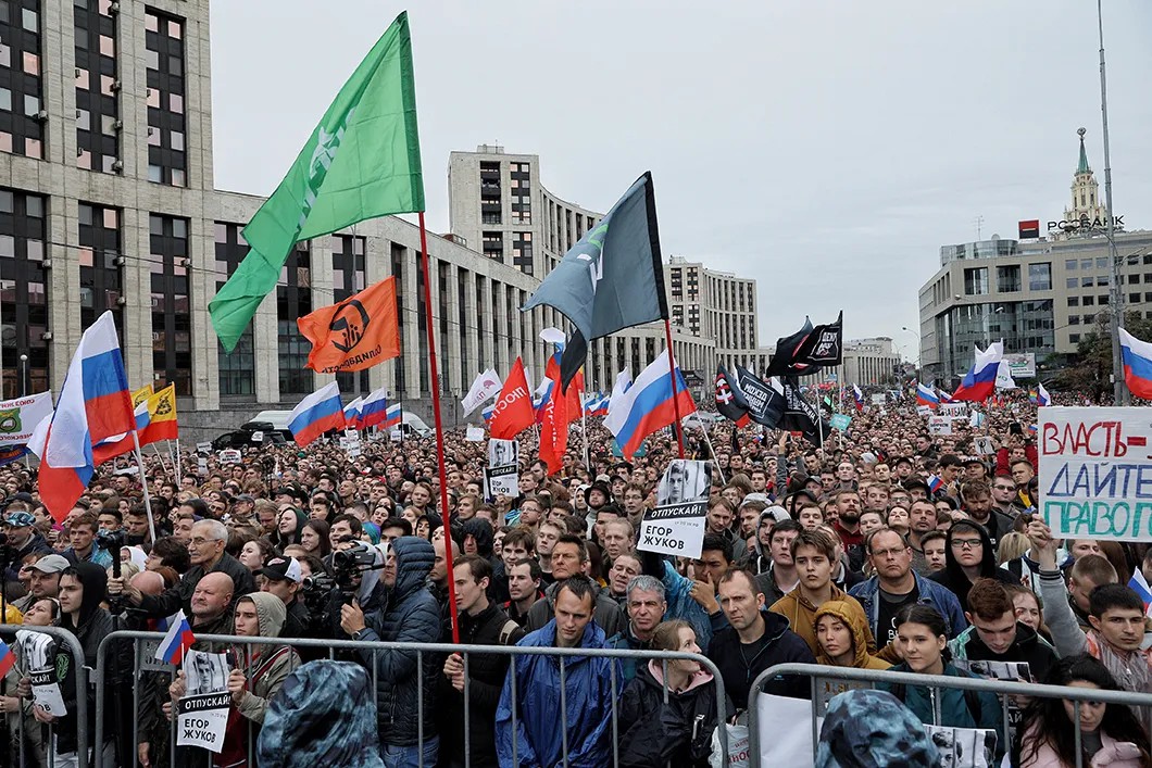 Вид на митинг со стороны сцены. Фото: Влад Докшин / «Новая газета»