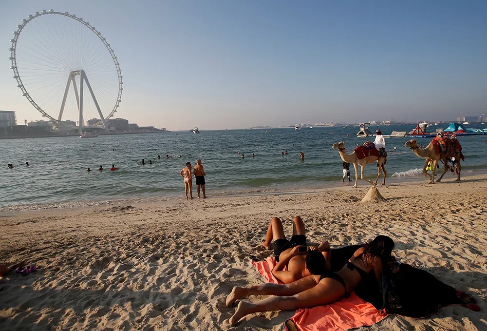 Пляжный отдых в Дубае. Фото: EPA-EFE