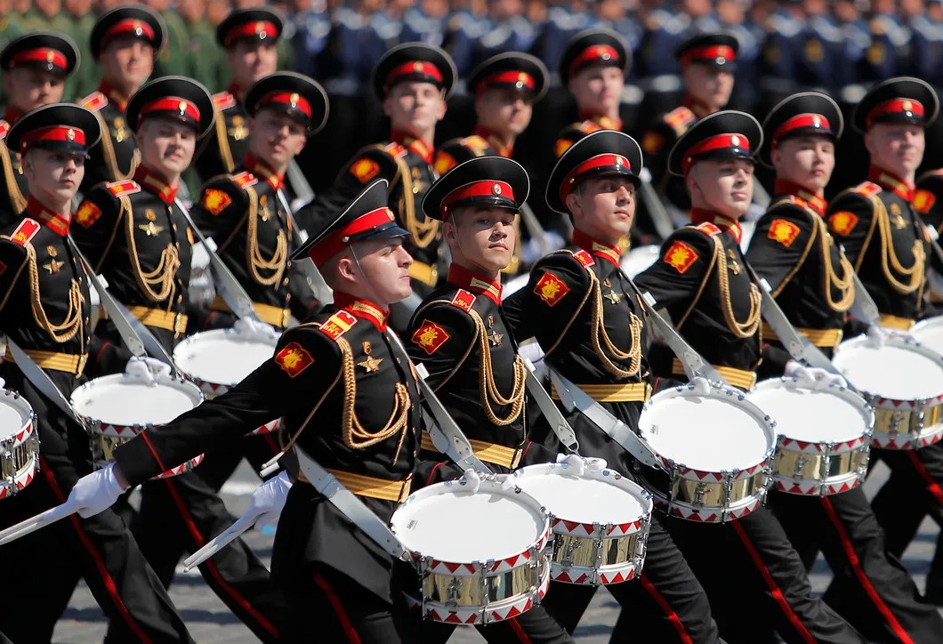 Проход курсантов Военно-музыкального училища. Фото: Reuters