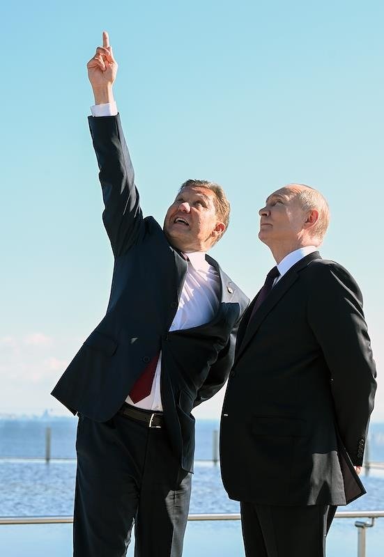 Владимир Путин и председатель правления «Газпрома» Алексей Миллер в «Лахта-центре». Фото: Дмитрий Азаров / Коммерсантъ