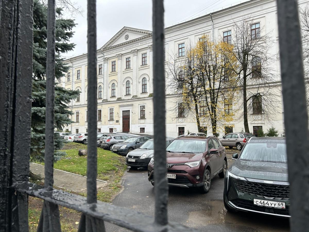 В тверском расстрельном доме теперь медуниверситет. Фото: Татьяна Брицкая / «Новая газета»