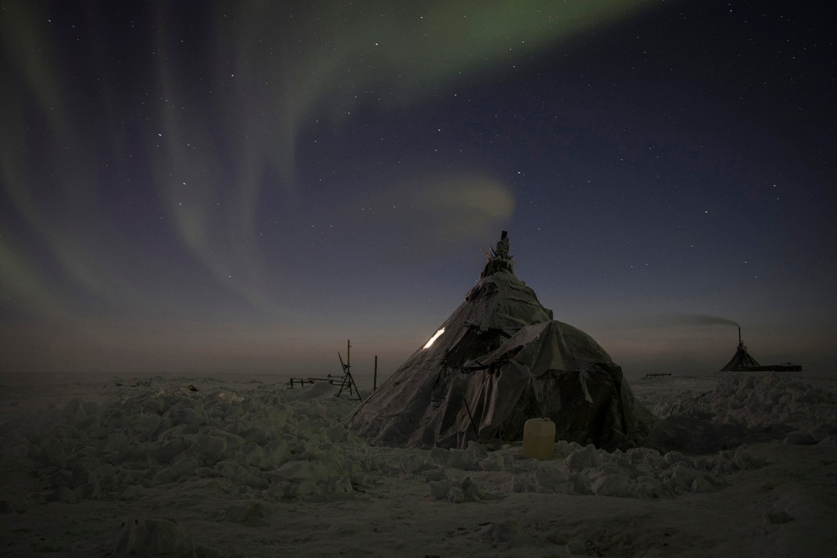 Северное сияние в тундре. Фото: Влад Докшин / «Новая газета»