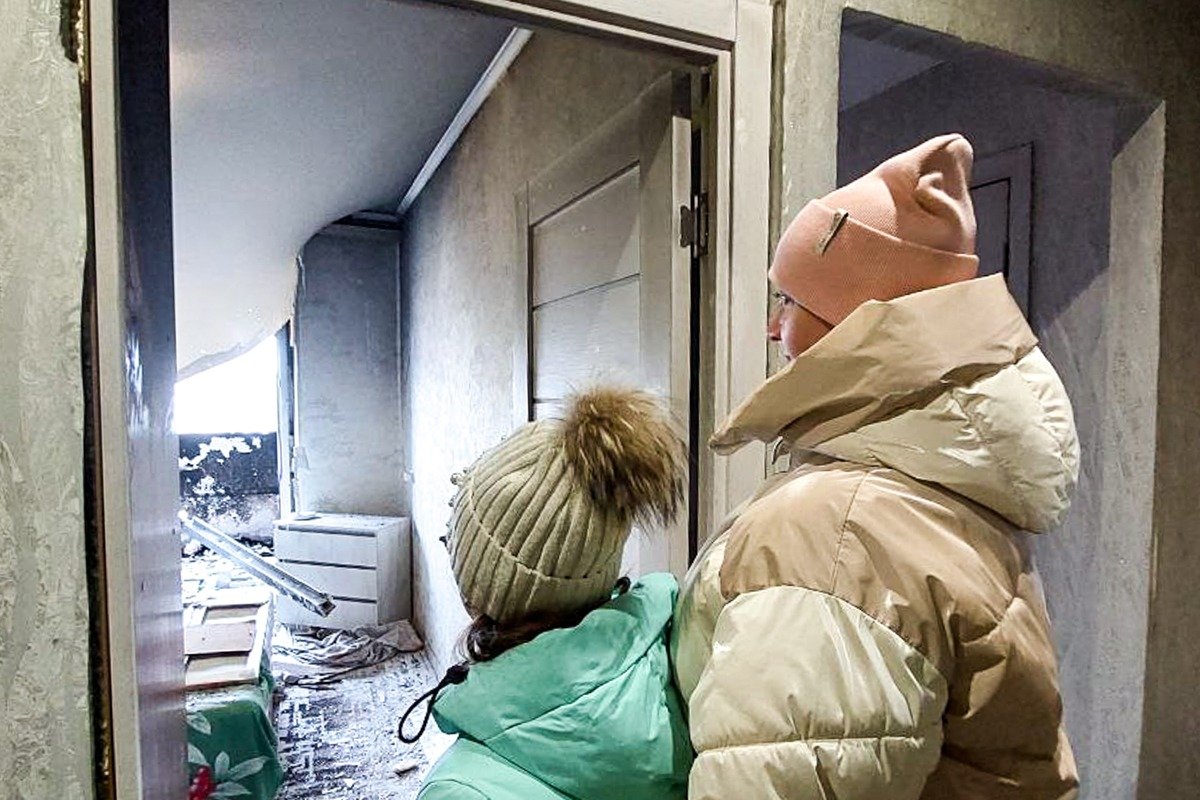 Квартира в доме, пострадавшем в результате падения беспилотника ВСУ, отраженного средствами ПВО. Фото: Елена Рузанова / ТАСС