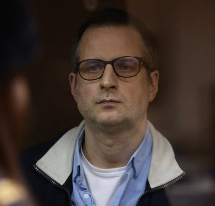 Иван Тищенко в «аквариуме» зала суда. Фото: соцсети