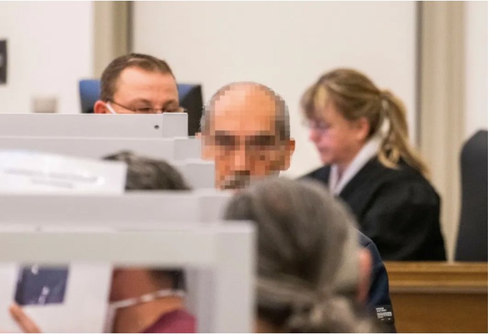 Раслан на первом судебном процессе по делу в Кобленце. Фото: Reuters