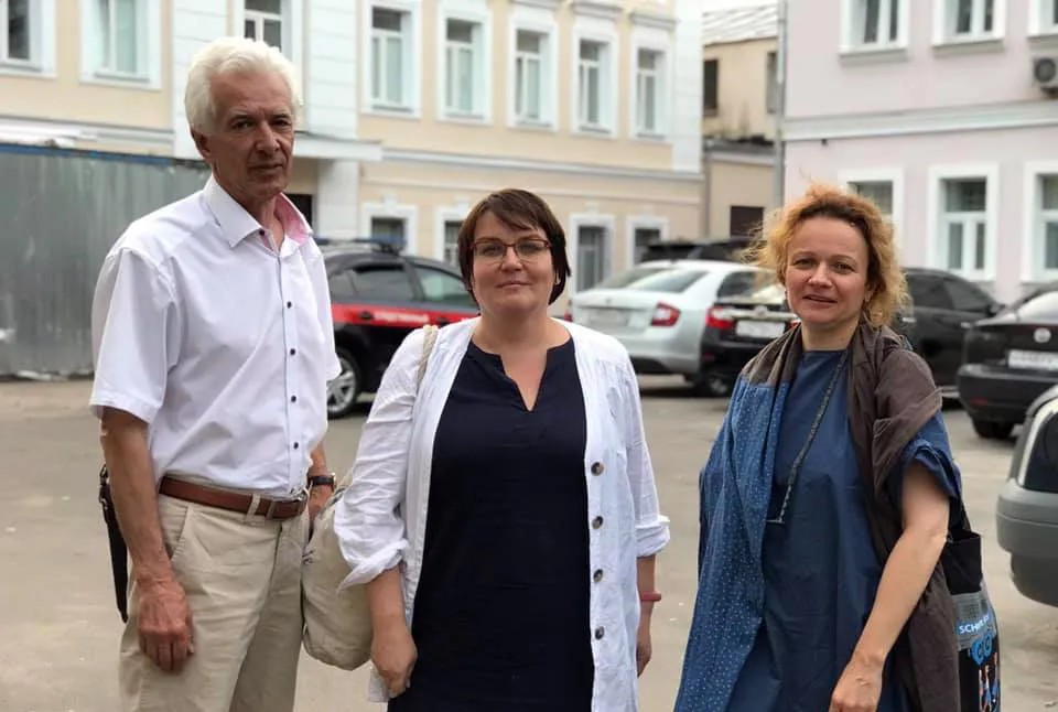 Юлия Галямина с адвокатами. Фото из соцсетей