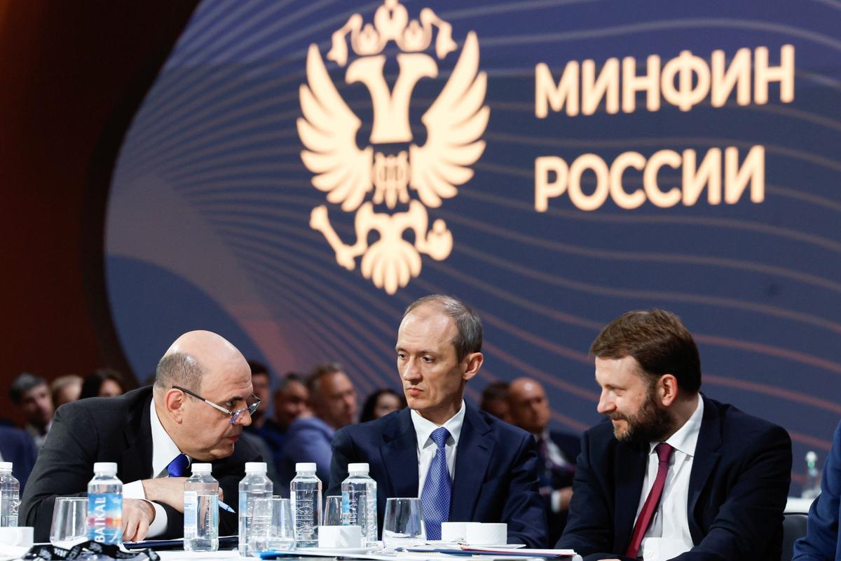 Михаил Мишустин, Дмитрий Григоренко, Максим Орешкин на расширенном заседании коллегии Минфина РФ. Фото: Дмитрий Астахов / POOL / ТАСС