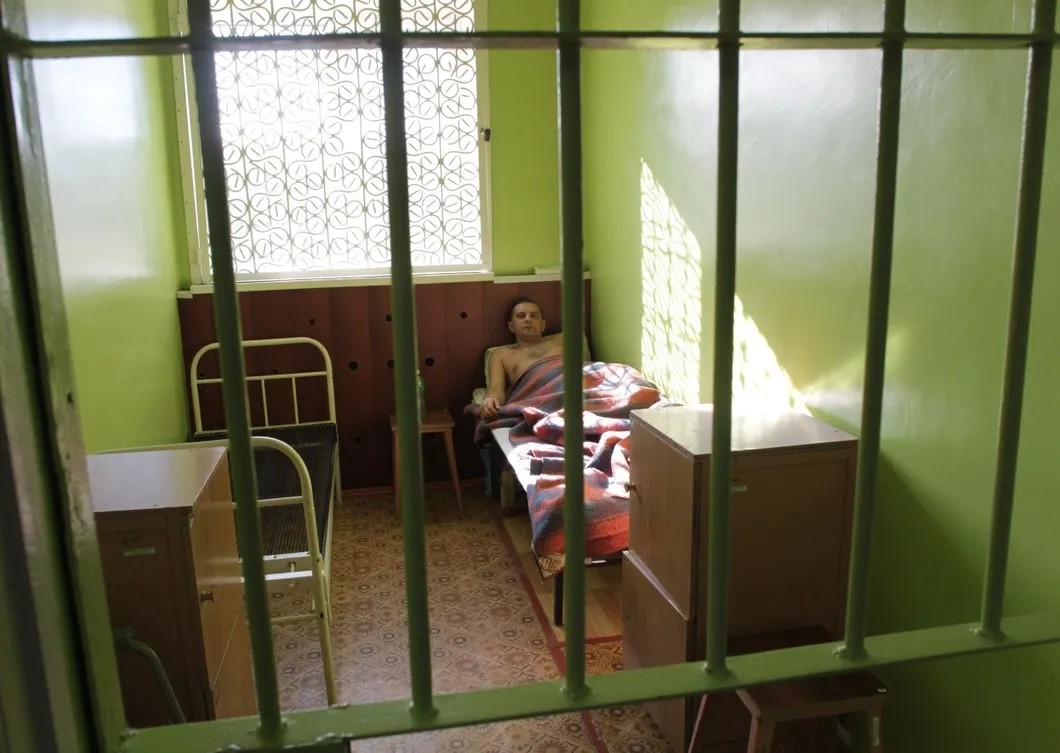 Насильно в зад