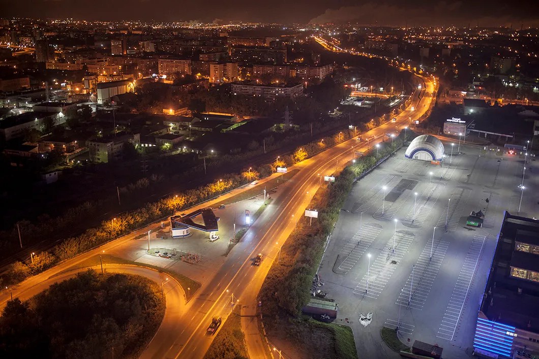 Вид на ночной Челябинск. Фото: Влад Докшин/ "Новая газета"