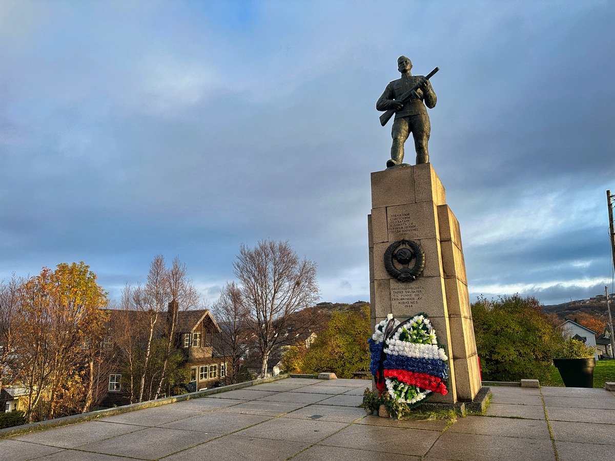 Памятник советским солдатам в память об освобождении города Киркенес. Фото: Денис Загорье