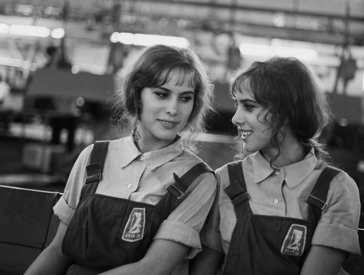 Работницы Волжского автомобильного завода в Тольятти. Фото: Виктор Великжанин / ТАСС