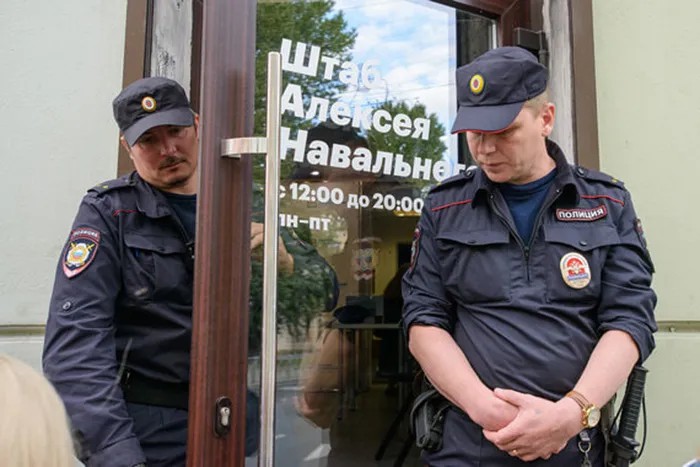 Полиция проводит обыск в штабе Алексея Навального в Петербурге. Фото: Елена Лукьянова / «Новая в Петербурге‎»‎