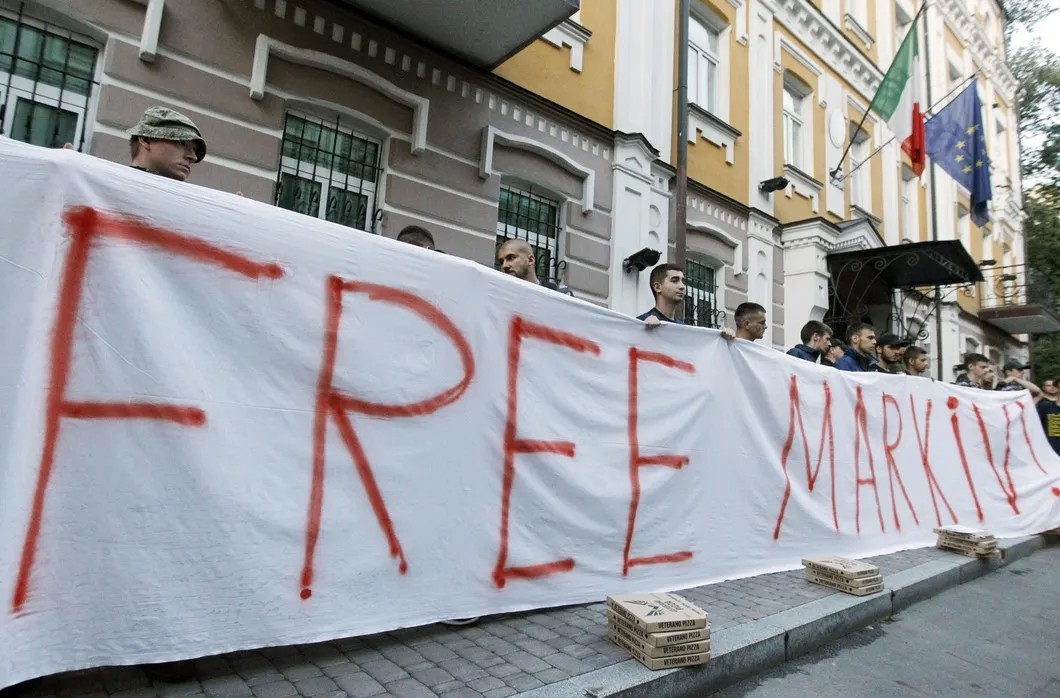 Акция в поддержку Маркива у посольства Италии в Киеве, 2019 год. Фото: Zuma / TASS