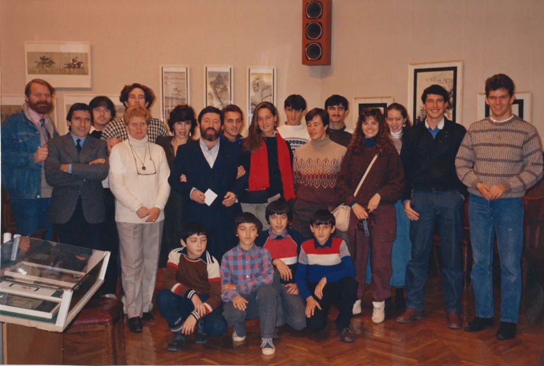 Американские и советские школьники, члены делегации «Прямая связь», в московской школе в мае 1987 года. Майкл Киллигрю и Николай Попов слева. Фото из личного архива Н. Попова