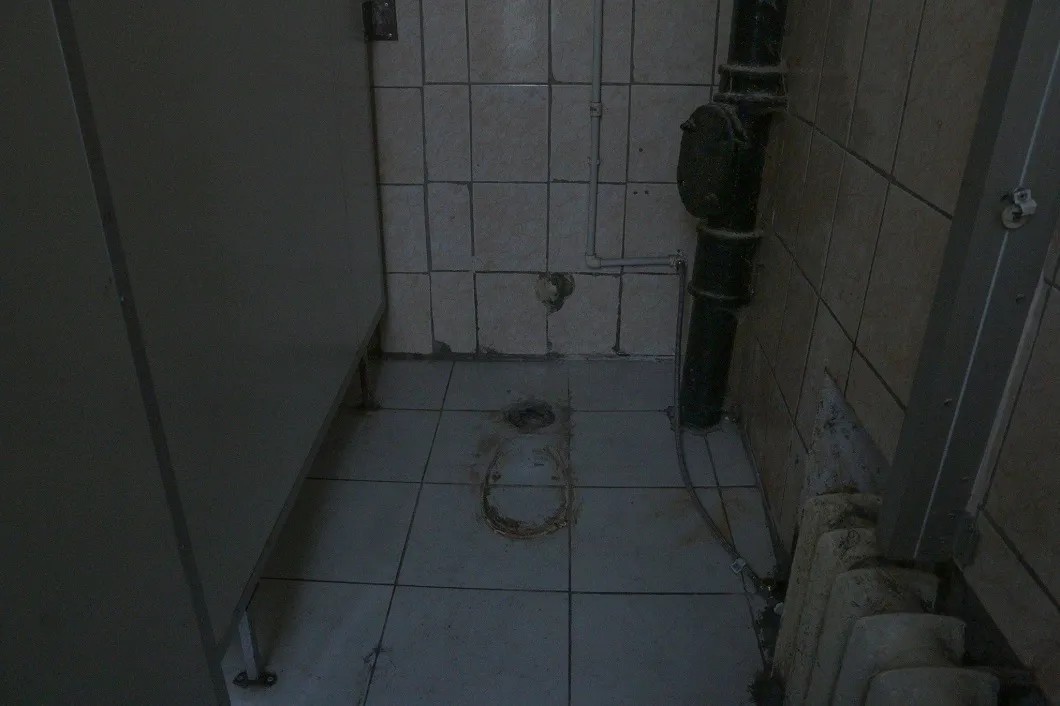 Здесь был туалет. Фото: Светлана Виданова / «Новая газета»