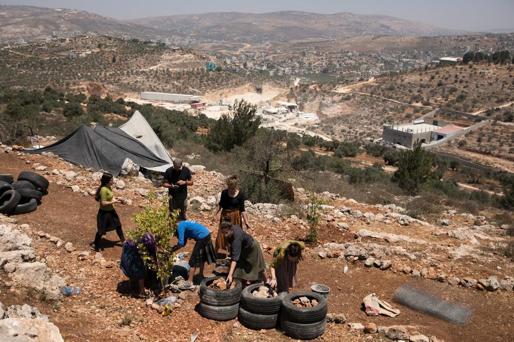 Евреи начинают строительство поселения на Западном берегу Иордана. Фото: AMIR LEVY / Getty Images