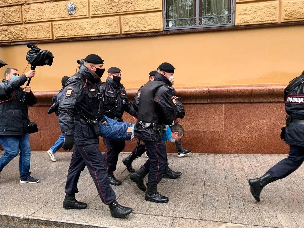 Задержание Константина Фокина. Фото: Юлия Минеева / «Новая газета»