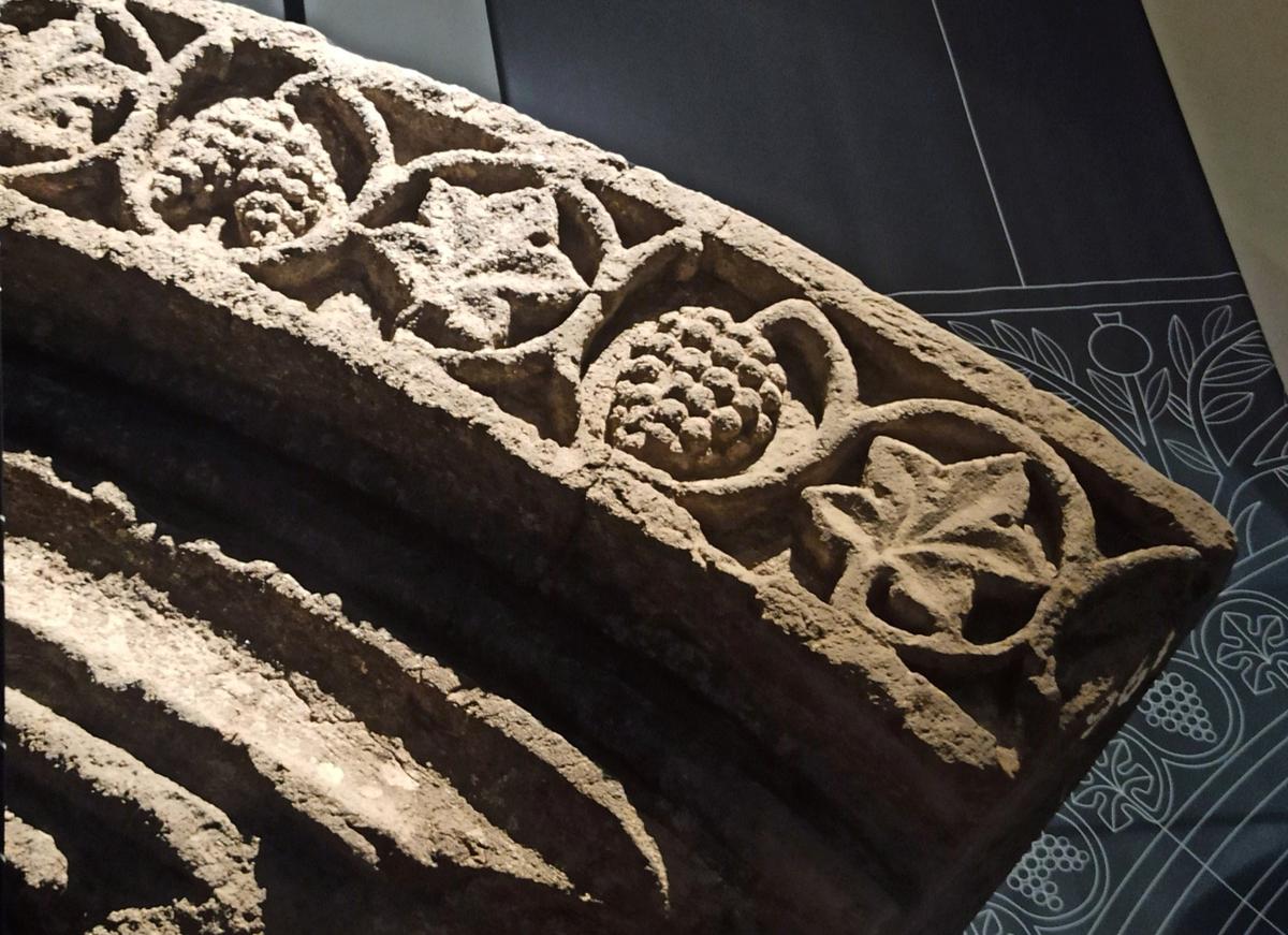 Фрагмент, храм Звартноц, VII в. Музей истории вина Армении. Фото: Евгения Енгибарян