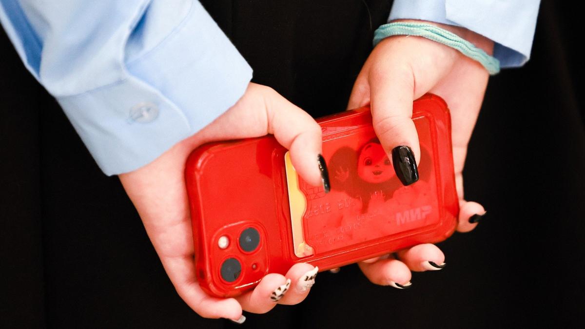 Для слежки в детской — карты в руки