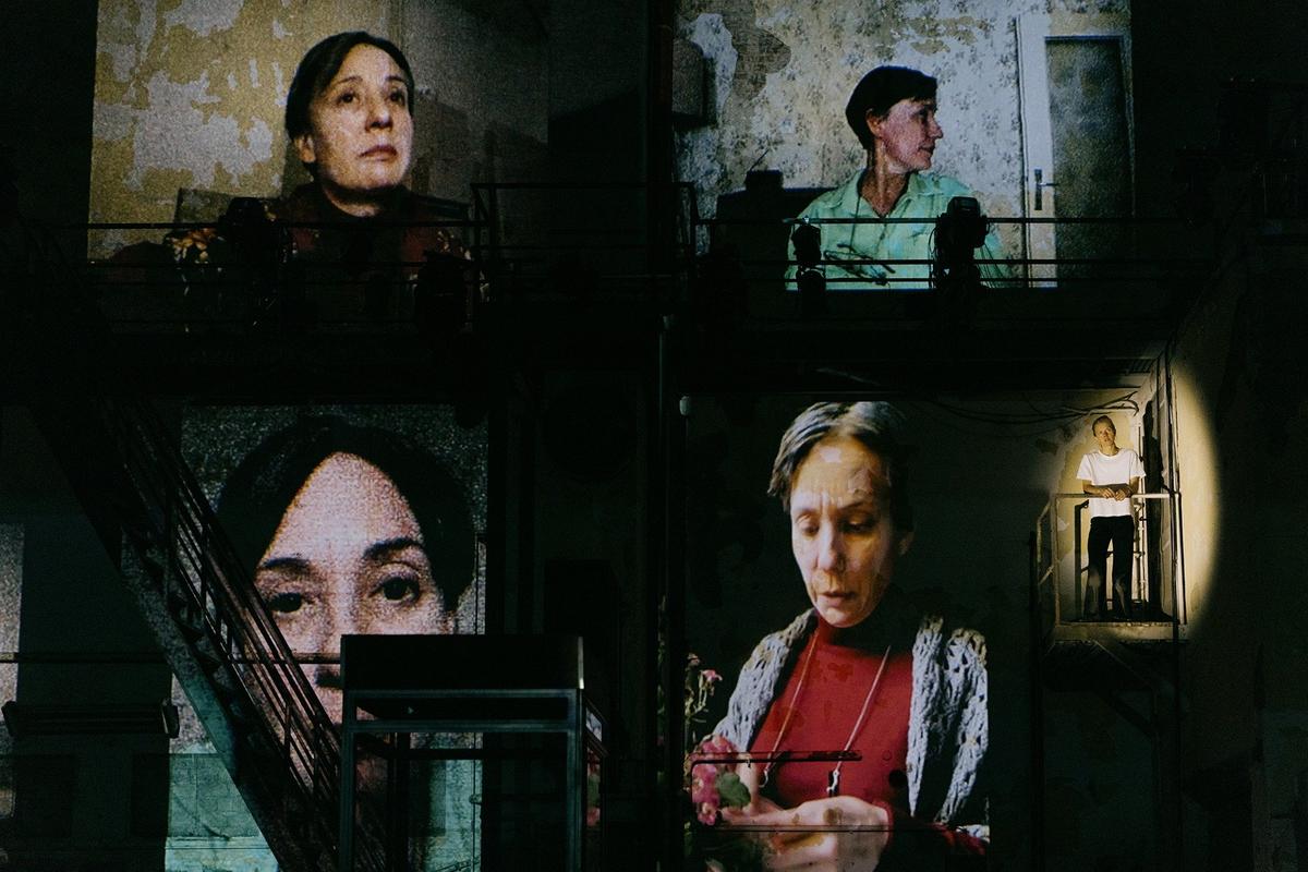 Сцена из спектакля Das Land, das ich liebe. Фото: Виктория Назарова