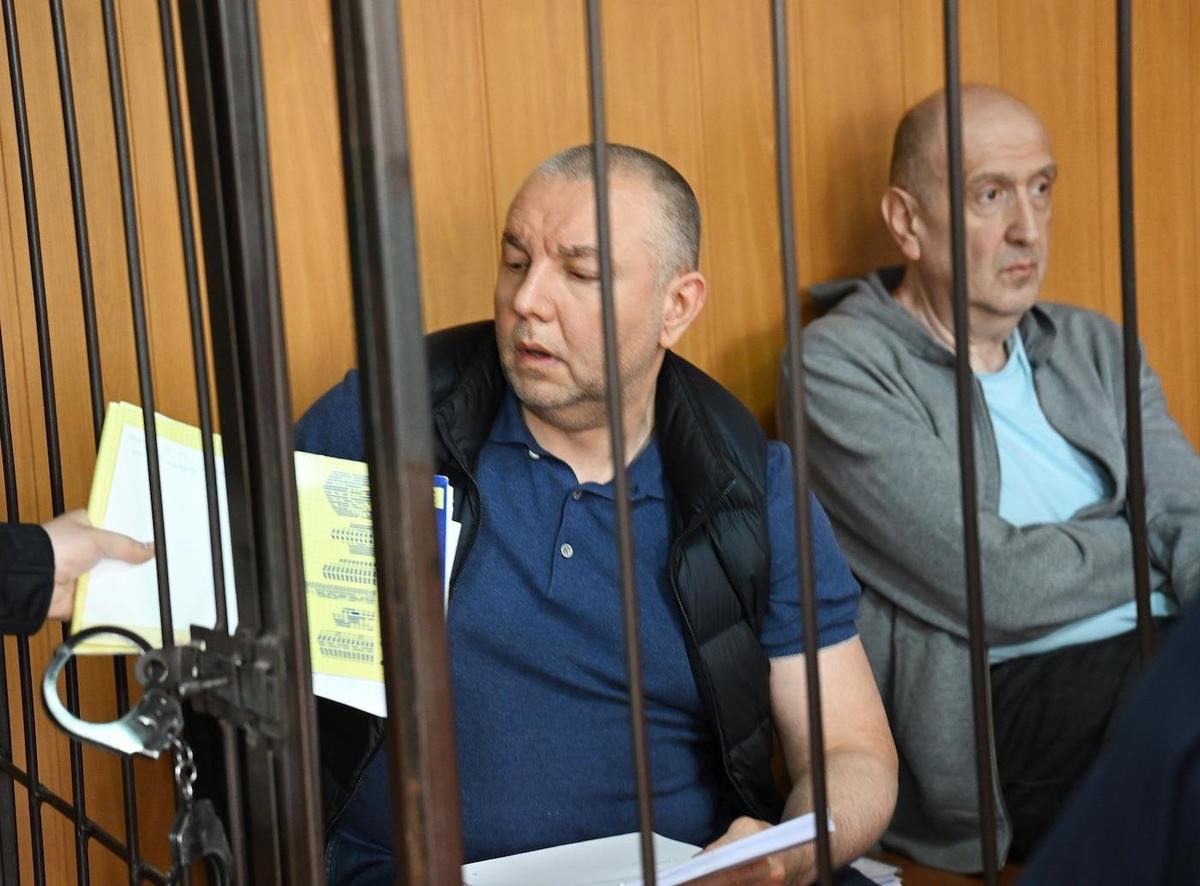 Дмитрий Фролов и Георгий Шкурко во время заседания суда. Фото: Дмитрий Лебедев / Коммерсантъ
