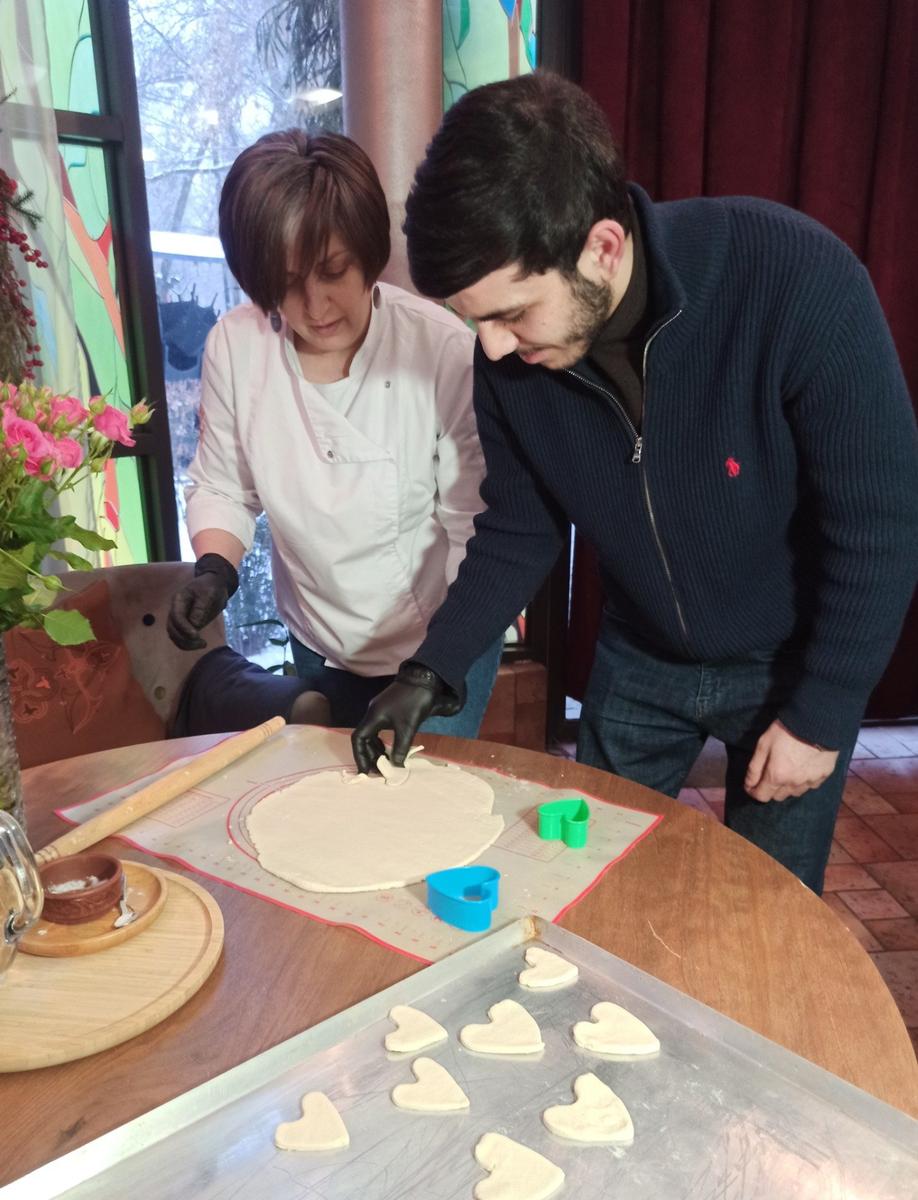 На мастер-классе по изготовлению ахи блит. Фото: Евгения Енгибарян