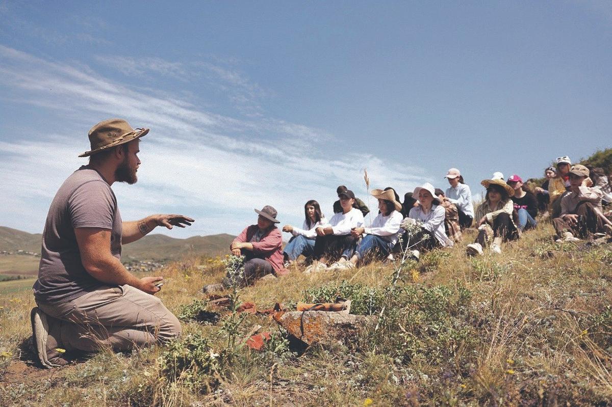 Лекция в рамках летней археологической школы в Джрадзоре, 2025 год. Фото: личный архив