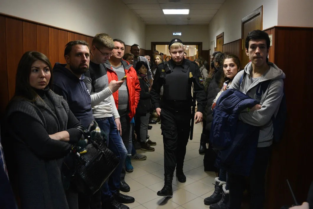 Родные и друзья подсудимого основателя Центра Юрия Будюкова, пришедшие поддержать его на суде. Фото: Виктория Одиссонова / «Новая»