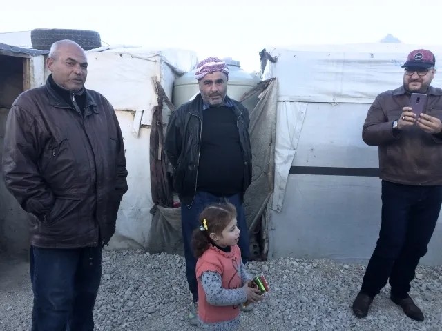 Жители палаточного городка беженцев в окрестностях Арселя. Фото: «Новая газета»