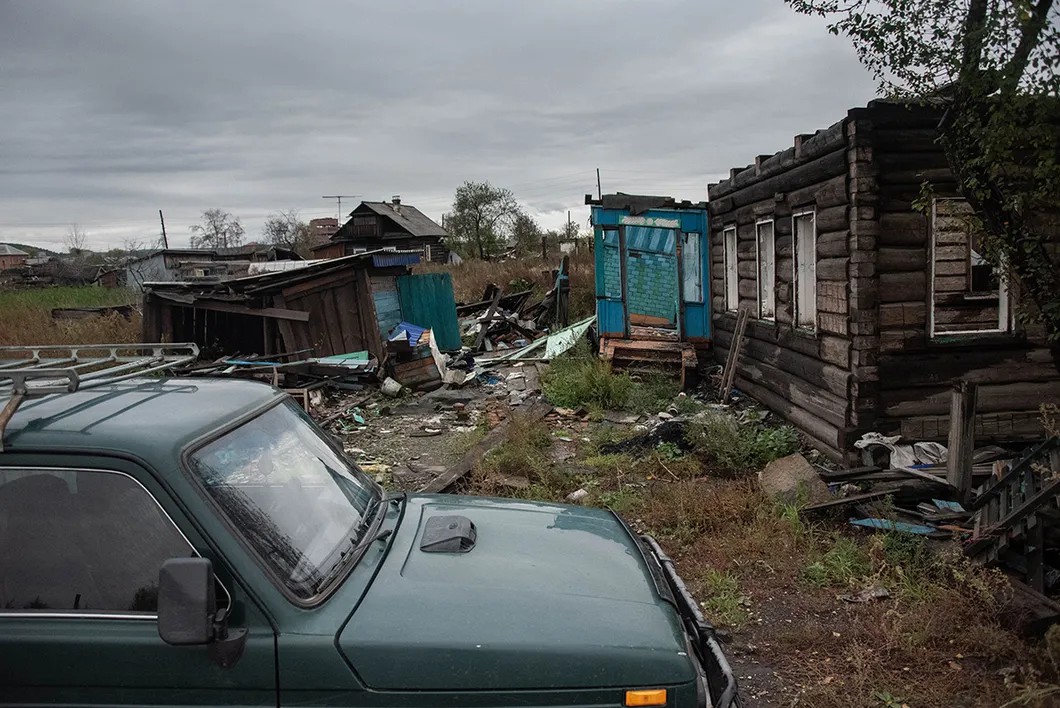 Заброшенные дома после наводнения. Район ЛДК, город Тулун. Фото: Виктория Одиссонова / «Новая газета»
