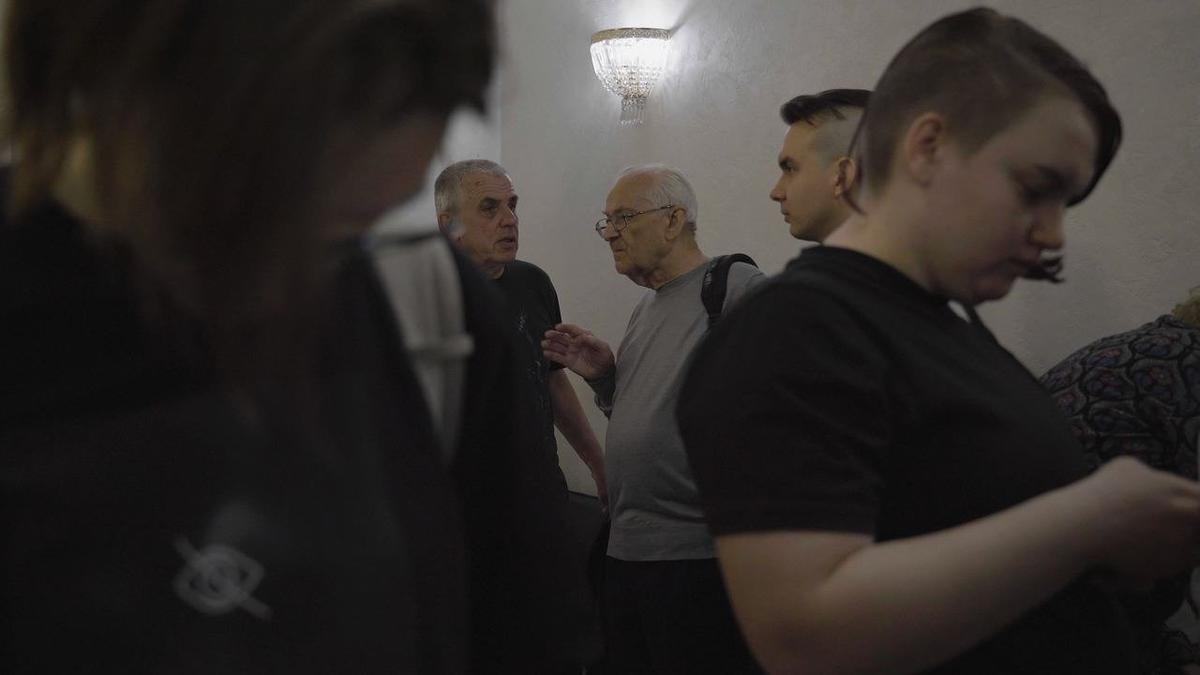 Публика, пришедшая на судебный процесс. Фото: Влад Шкуренко / «Новая газета»