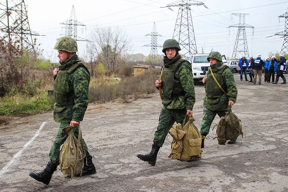ЛНР и Украина приступили к разведению сил и средств на участке в районе Золотого. Фото: ТАСС
