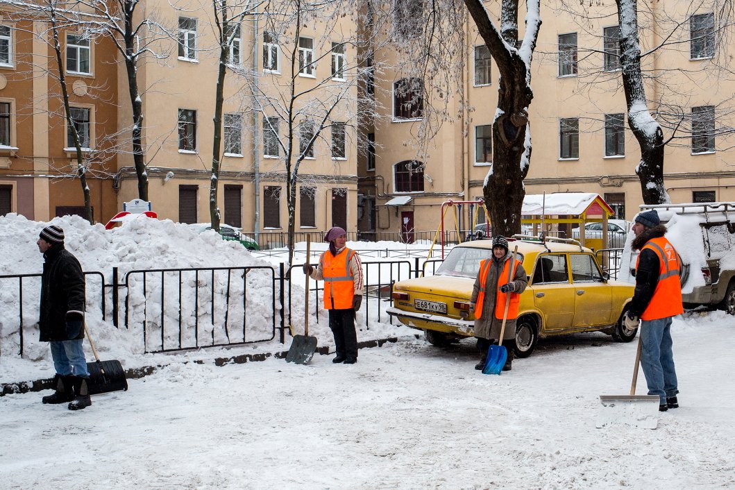 Ежедневная работа мигрантов. Фото: Алексей Душутин / «Новая газета»