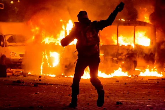 Столкновения на Грушевского. Фото: Евгений Фельдман/ «Новая газета»