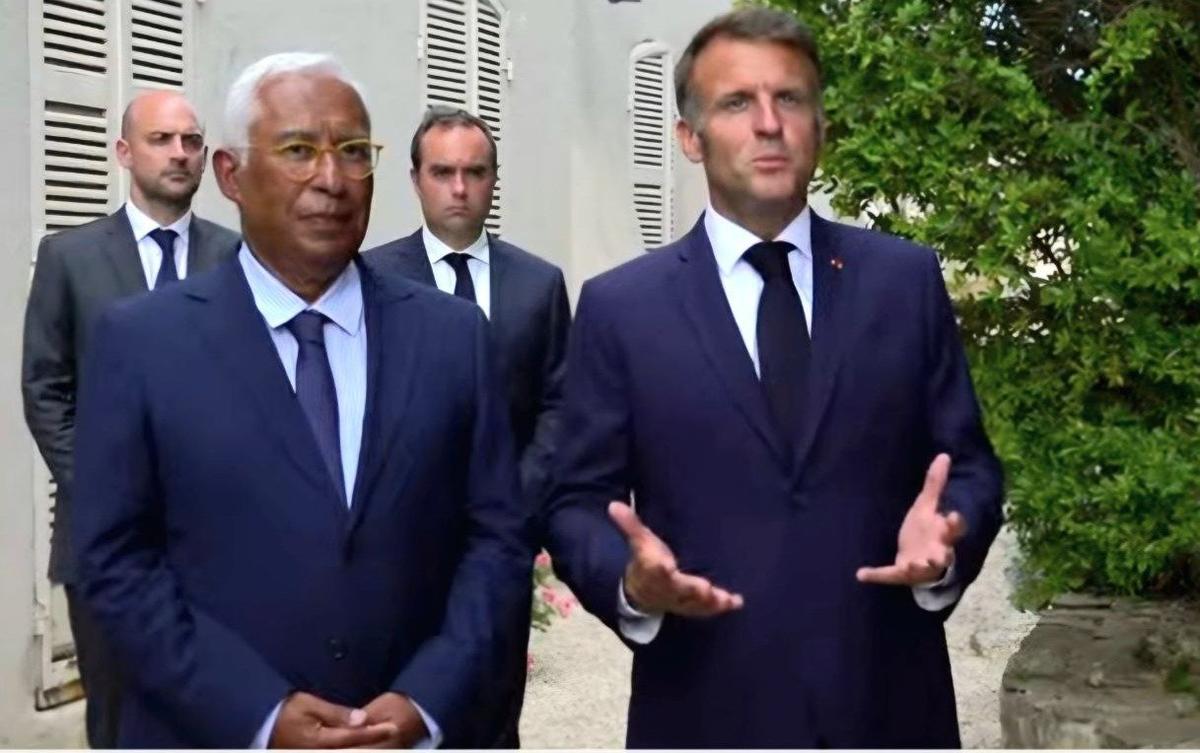 Эмманюэль Макрон во время встречи с прессой 13 августа