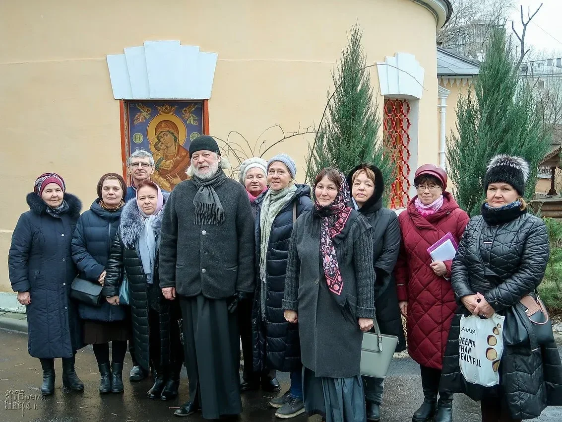 Щит и мощи. Святыни приносят в жертву, иконы «заряжают» на победу, молитва  за мир — повод для лишения сана, индульгенции в обмен на «магические»  предметы. Обзор «богословия военных действий» — Новая газета