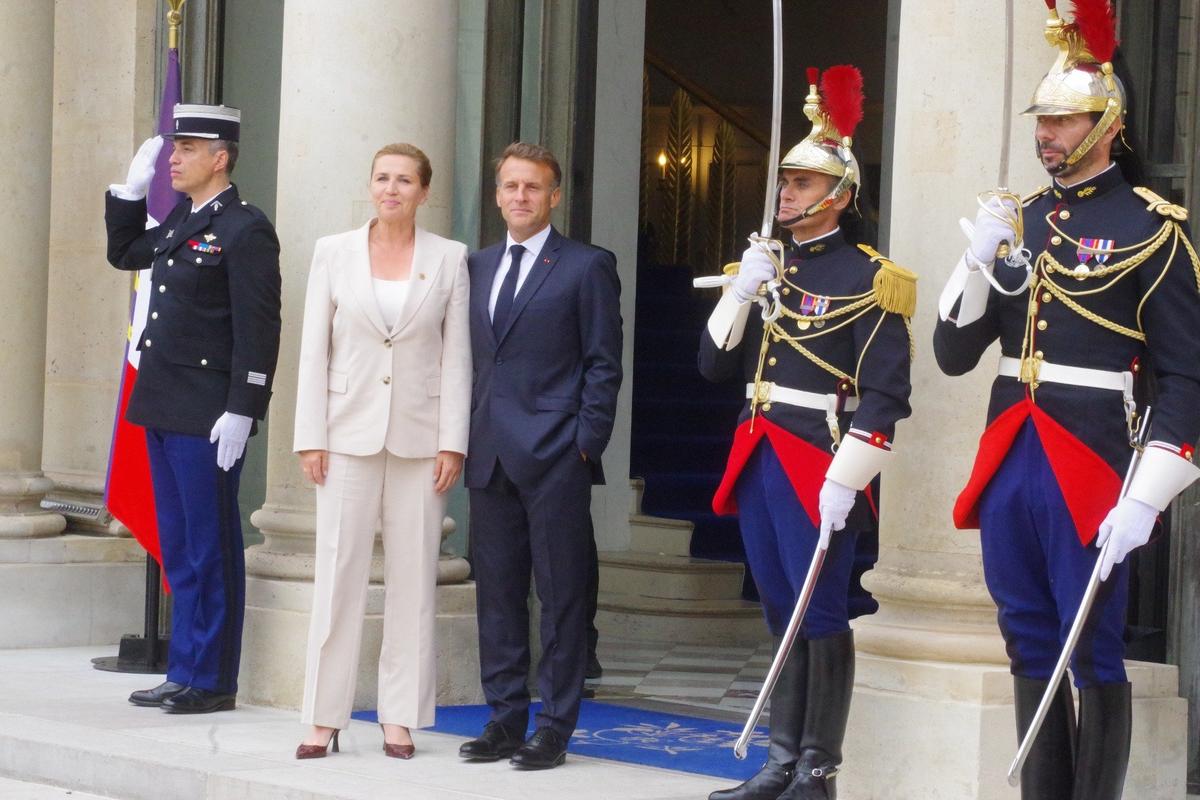 Макрон встретил премьера Дании Метте Фредериксен. Фото: Юрий Сафронов / «Новая газета»